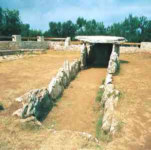 dolmen.jpg (9508 byte)